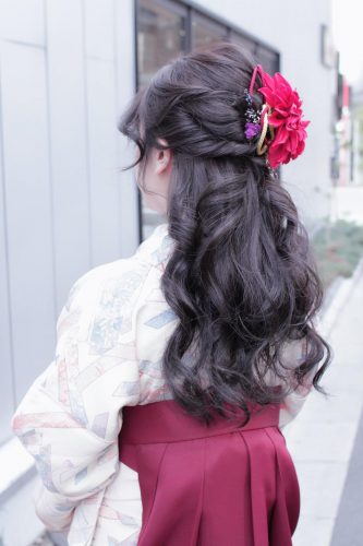 年度卒業式ヘアセット 袴着付けプラン受付中 こだわりのお仕度でとっておきの卒業式を 自由が丘の美容院 エデュコ スゥリール