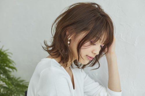 白髪が出始めたらどうする 白髪染め初心者さんにおススメのヘアカラー方法をご紹介 自由が丘の美容院 エデュコ スゥリール