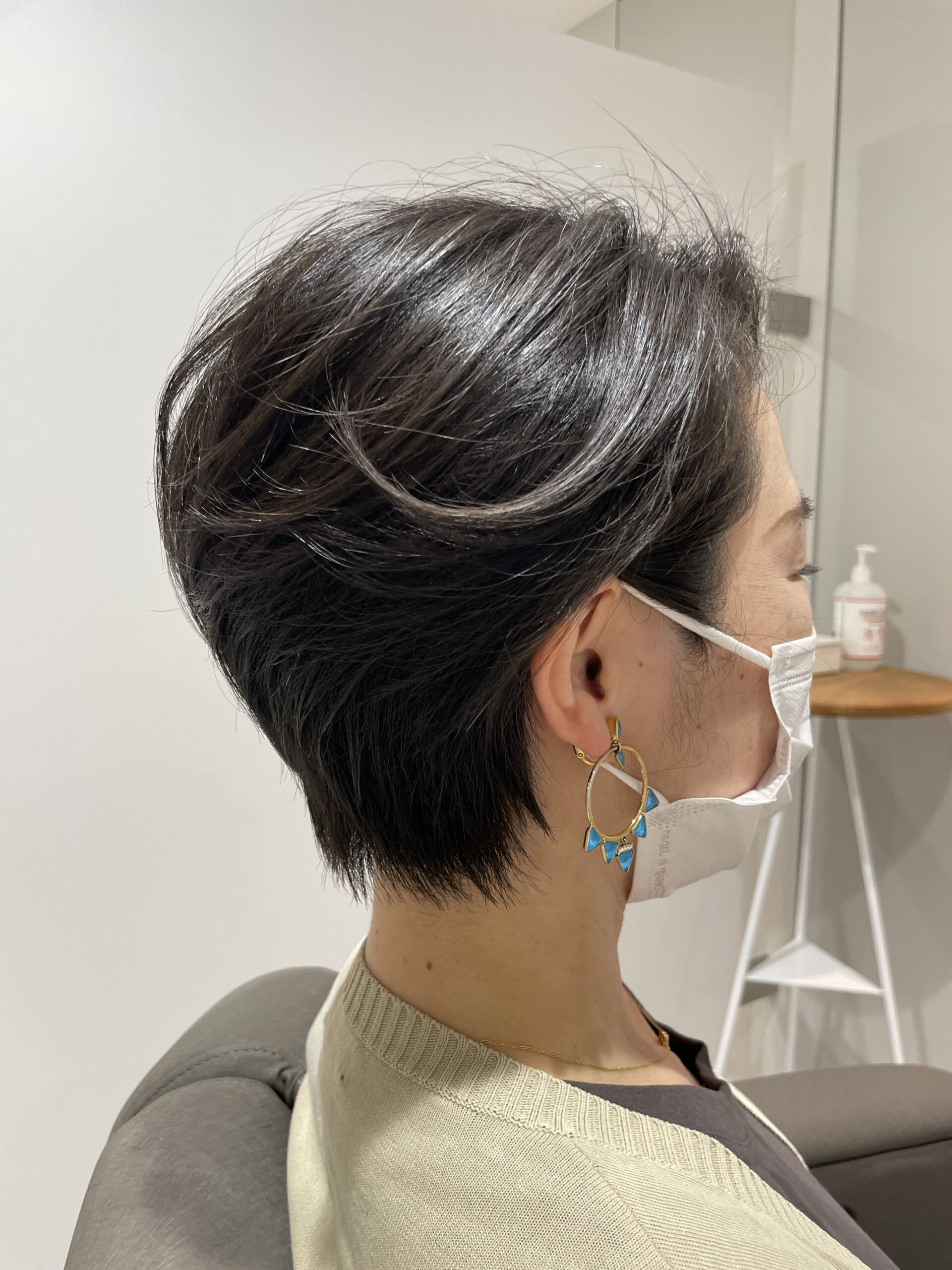 耳掛けでエレガントなハンサムショート 40代50代の為の大人ショート 自由が丘の美容院 エデュコ スゥリール 耳掛けでエレガントなハンサムショート 40代50代の為の大人ショート 自由が丘の美容院 エデュコ スゥリール